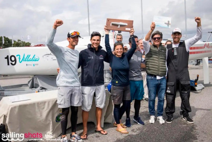 La tripulación ganadora al completo.