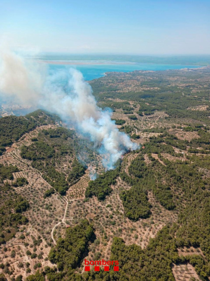 Imagen aérea del incendio en El Perelló.