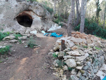 La Cova Foradada de Calafell.