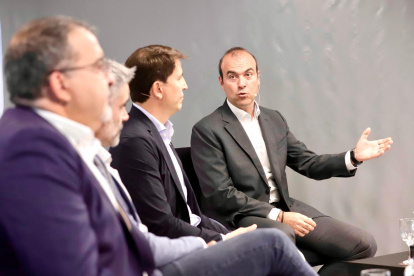 Los cuatro ponentes, en un momento de la intervención.