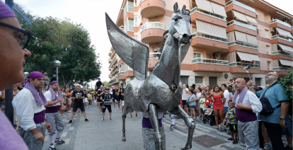 El Cavall Alat de Vila-seca, en la calle Comte Sicart.