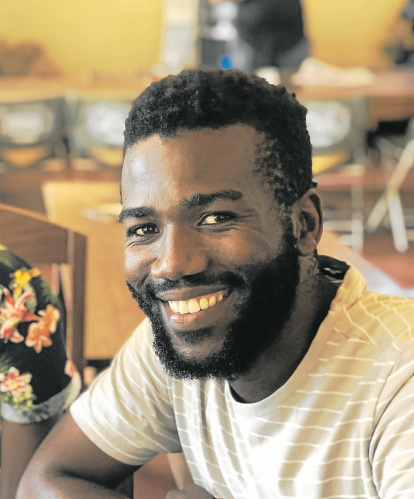 El director de cine de Tanzania Henry Mwakajumba, residente en Ulldecona.