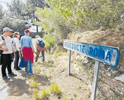 Los restos del acueducto romano, cerca de Ematsa.