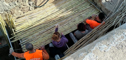 Las cubiertas de la casas son un entramado de cañas. Imágenes de archivo.