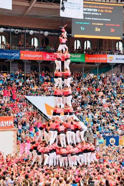 4de10 amb folre i manilles carregat de la Colla Vella de Valls.