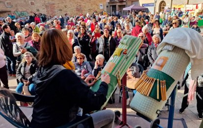 La Trobada de puntaires mostra l’artesania típica de l’Arboç.