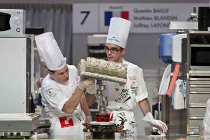 Los competidores deben realizar sus creaciones en directo.