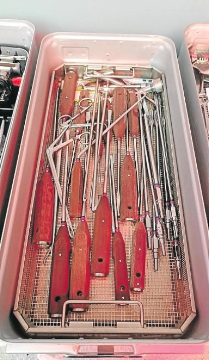 Los instrumentos tienen diferentes medidas y tallas. Los sanitarios deben conocer cuál es el necesario en cada momento.