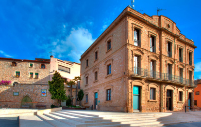 El Ayuntamiento de Calafell.
