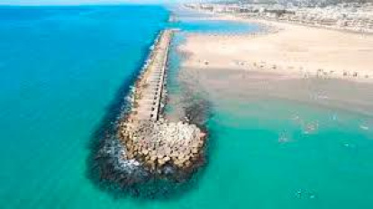 Uno de los espigones de Cunit.