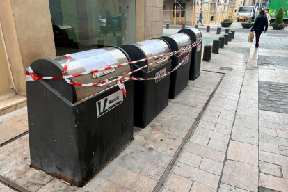 En la calle del Hospital todavía hay contenedores soterrados, pero la isla está inoperativa.