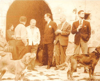 Barral (derecha) en un encuentro con Miró.