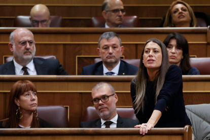 Míriam Nogueras y a su izquierda, sentado, Josep Maria Cruset.