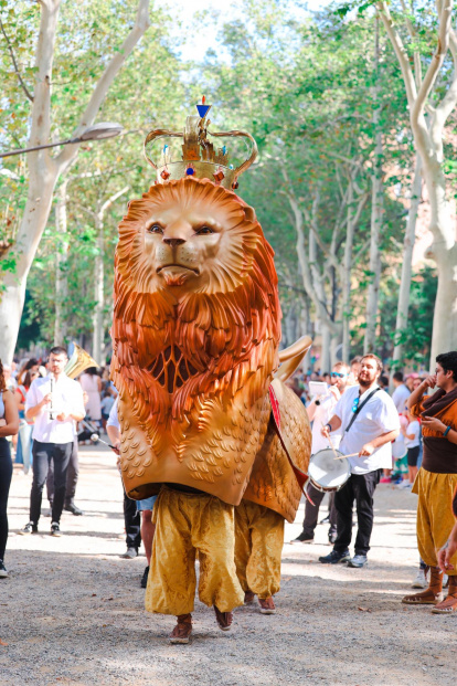 El Lleó durant la Baixada pel passeig de Misericòrdia.
