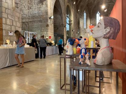 La iglesia de Sant Francesc concentra los ceramistas participantes.
