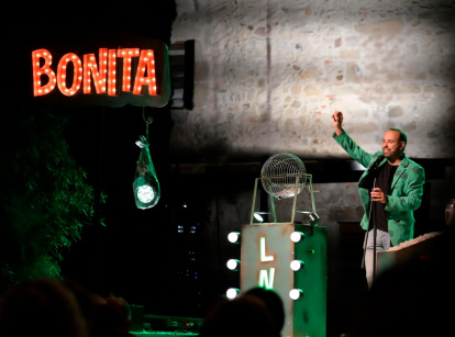 Un bingo y mucho humor.