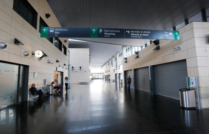 Siete de los locales comerciales están cerrados.