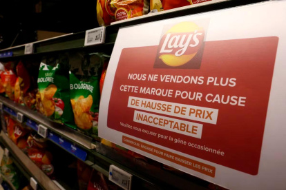 Imagen de uno de los carteles que colgó Carrefour en Francia informando de los productos retirados.