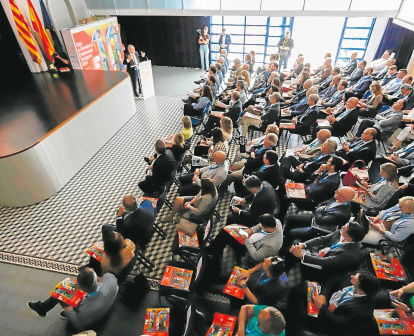 Más de un centenar de representantes políticos y del tejido empresarial y económico se reunieron en esta presentación que contó con el ministro de Industria y Turismo, Jordi Hereu.