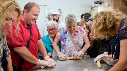 Un grup de 25 persones cegues ha pogut elaborar i degustar els carquinyolis.