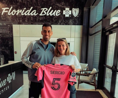 Sergio Busquets le regaló una camiseta a Ari Sánchez.