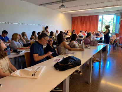 Presentación de proyectos de innovación docente en la Jornada d’Innovació Docent 2024 del ICE.