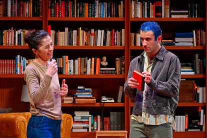 Mercè Pons y Francesc Marginet Sensada en la obra ‘Mort d’un comediant’.