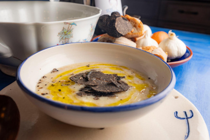 Sopa de ajo con trufa.