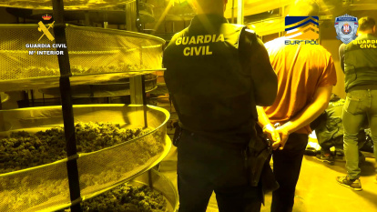 Uno de los detenidos en el operativo.