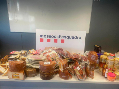 Quesos y más productos robados.