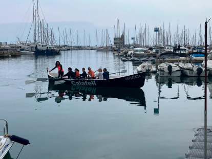 El llagut en el puerto de Calafell.
