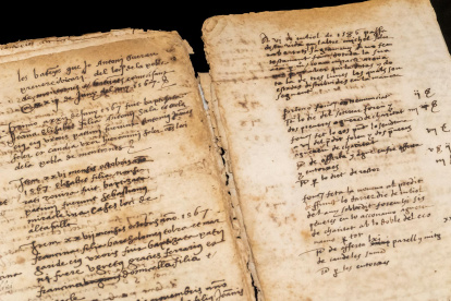 Dues de les pàgines del llibre recuperat.