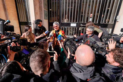 La abogada de rosa Peral a las puertas de la Audiencia Provincial de Tarragona.
