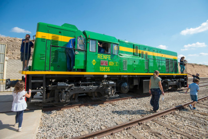 Visitantes disfrutan de los trenes en el Museu del Ferrocarril.