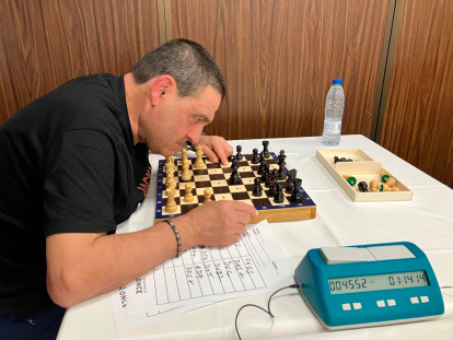 Los jugadores visualizan tablero y movimientos en su mente.