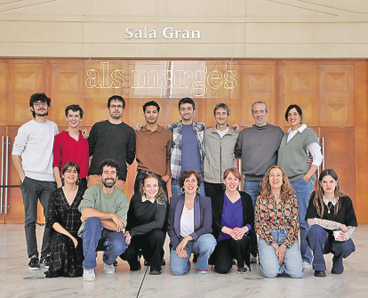 El elenco de ‘La tercera fuga’, ayer durante la presentación en el Teatre Nacional de Catalunya.