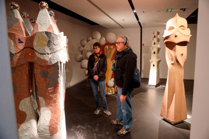 Visitantes en el Gaudí Centre de Reus.
