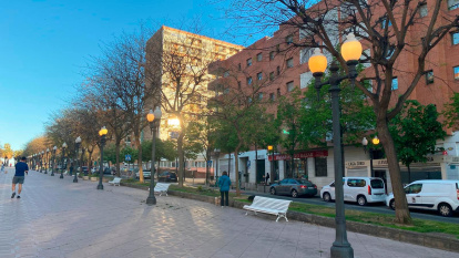 Las farolas de la rambla President Companys han dividido la parte de Tarragona que tenía luz de la que no.