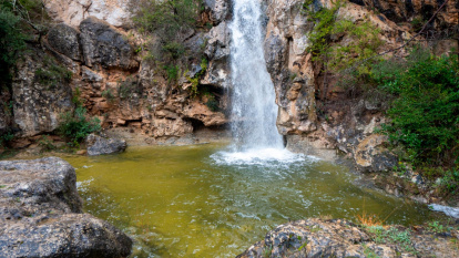 Salto de agua del Gorg de La Febró.