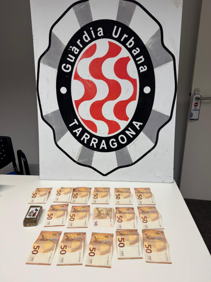 Imagen de la droga y el dinero decomisados