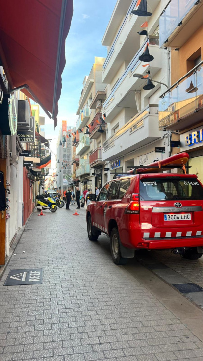 La paso de peariones y vehículos ha quedado interrumpido.