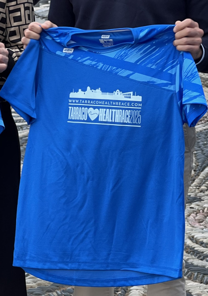 Diseño de la camiseta de la cuarta edición.