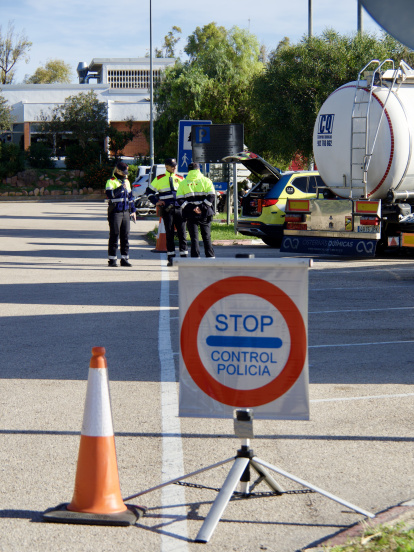El control de Mossos en el área de servicio de L'Aldea.