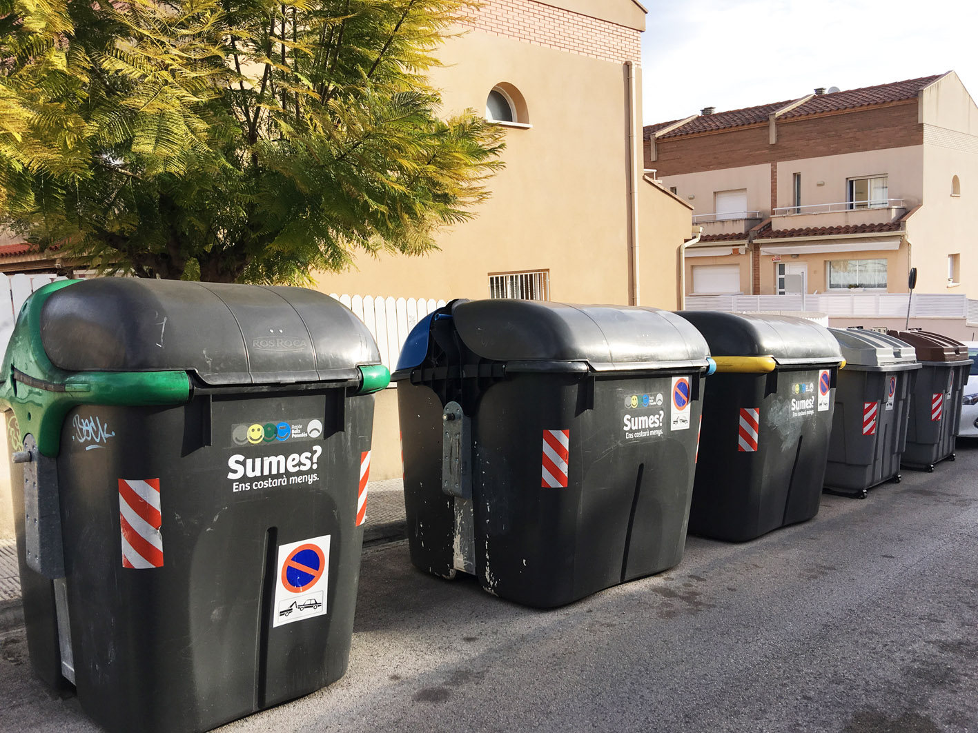 Los nuevos contenedores de basura de Calafell serán más fáciles de abrir