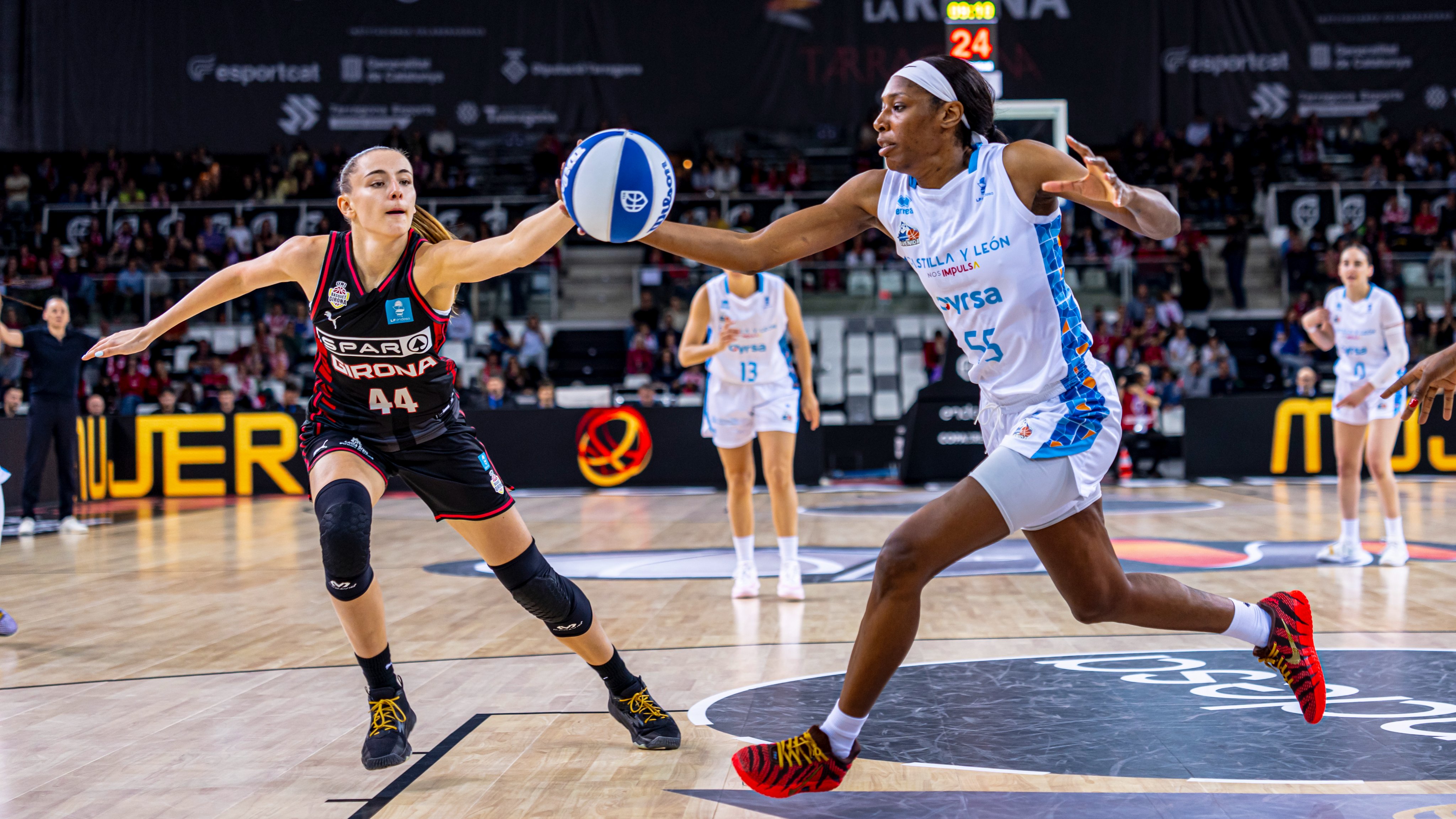 Perfumerías Avenida superó con firmeza al SPAR Girona.