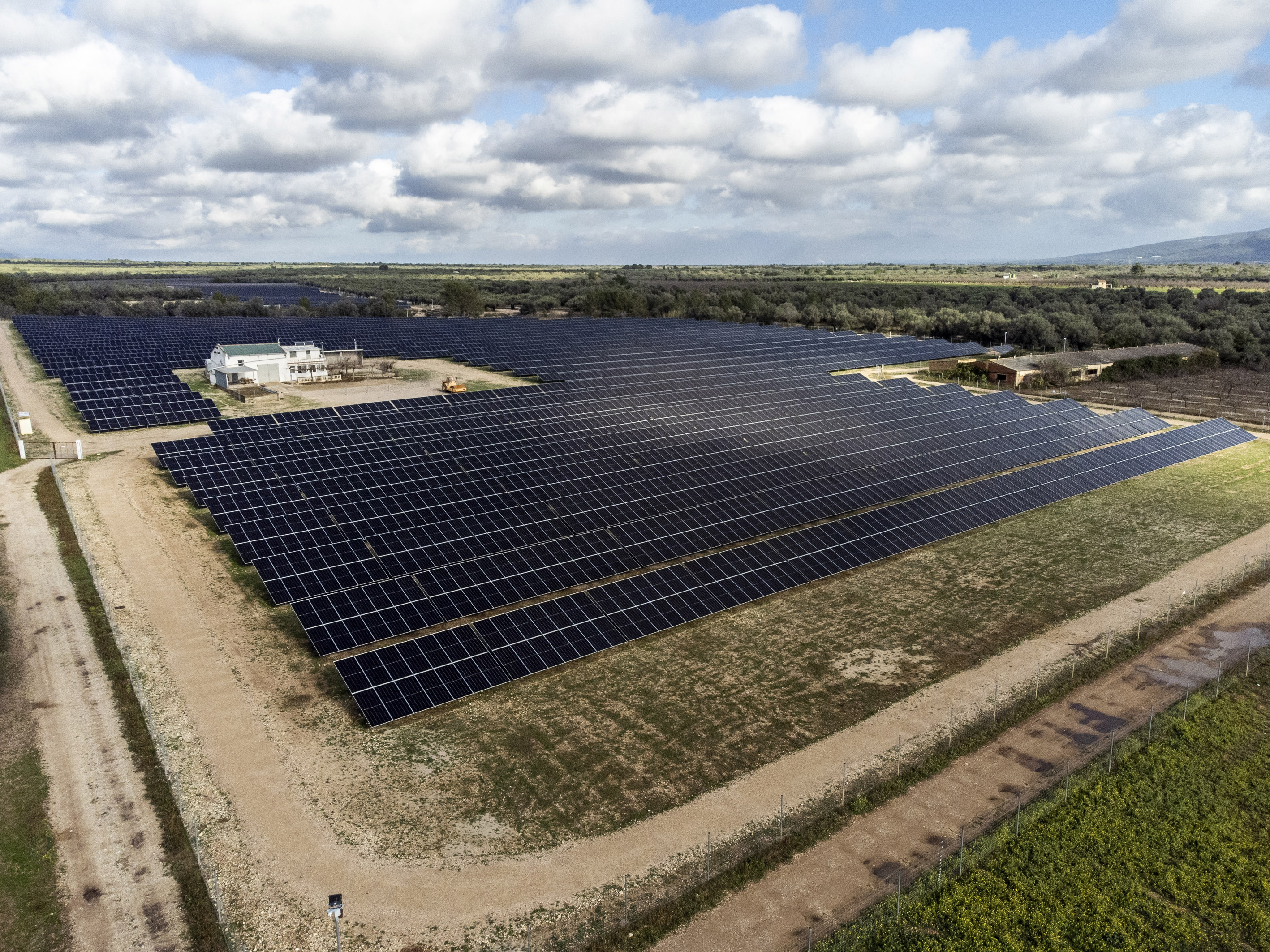 Inversión de 2,1 millones para una nueva planta solar entre La Selva ...